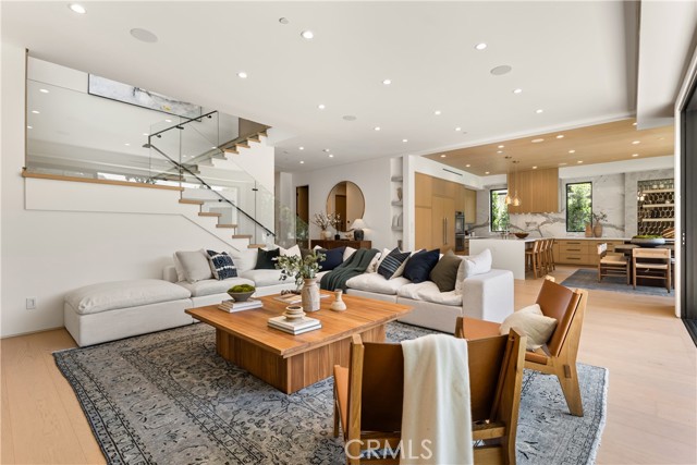 Detail Gallery Image 7 of 38 For 13536 Morrison St, Sherman Oaks,  CA 91423 - 6 Beds | 6/1 Baths