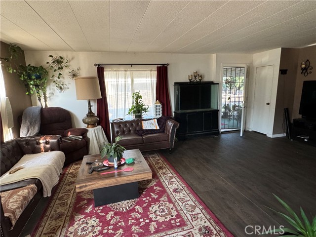 Detail Gallery Image 7 of 13 For 25781 Homeland Ave, Homeland,  CA 92548 - 2 Beds | 2 Baths