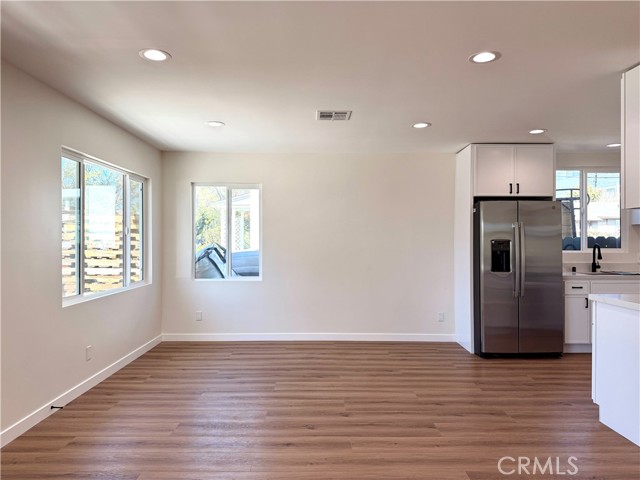 Detail Gallery Image 4 of 14 For 3548 Corinth Ave, Los Angeles,  CA 90066 - 3 Beds | 2 Baths