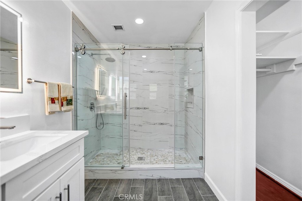 MLS #WS25103235 image #9