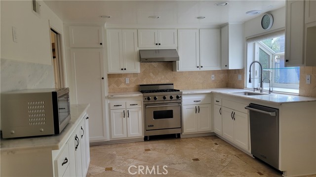 Detail Gallery Image 6 of 16 For 5035 via Donaldo, Yorba Linda,  CA 92886 - 4 Beds | 3 Baths