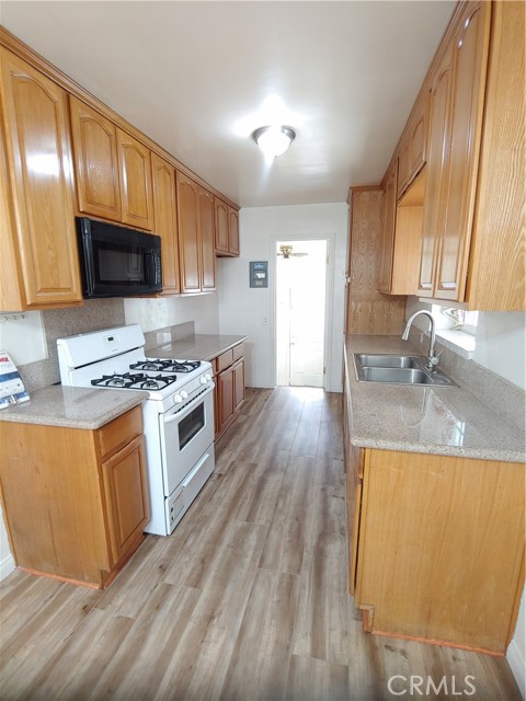 Detail Gallery Image 2 of 8 For 712 E Yale, Ontario,  CA 91764 - 3 Beds | 2 Baths