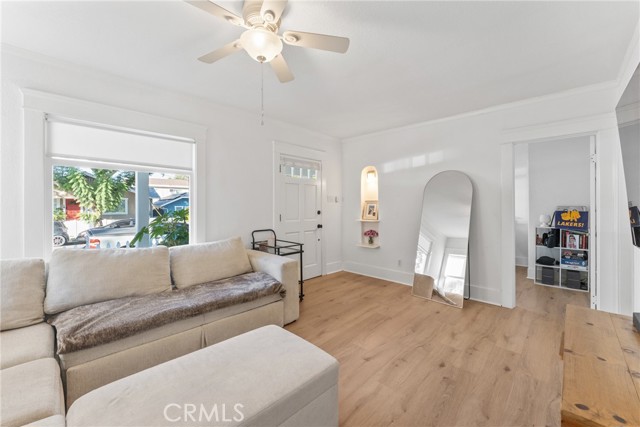 Detail Gallery Image 2 of 12 For 1724 E 8th, Long Beach,  CA 90813 - 2 Beds | 1 Baths