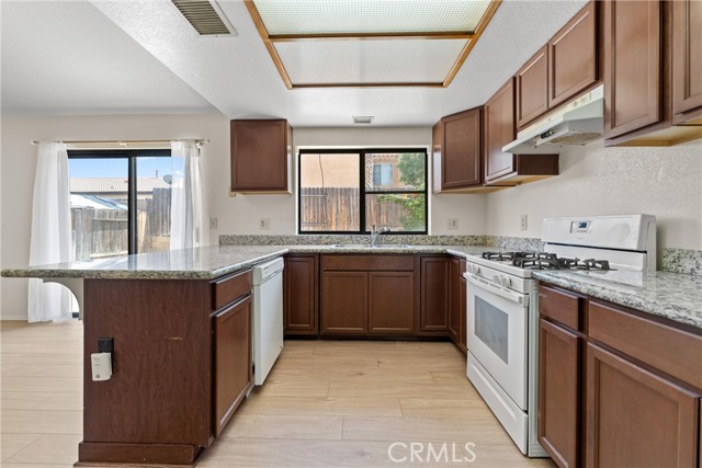 Detail Gallery Image 6 of 28 For 2258 Gregory Ave, Palmdale,  CA 93550 - 3 Beds | 2 Baths