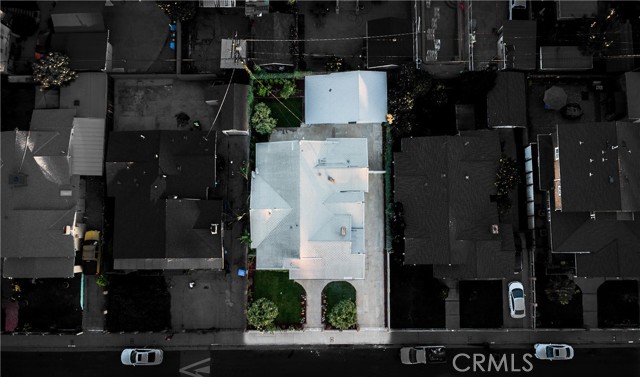 748 N Kenmore, Los Angeles CA: https://media.crmls.org/medias/7f339e4c-e30c-4a38-8b5e-67227ba660a2.jpg