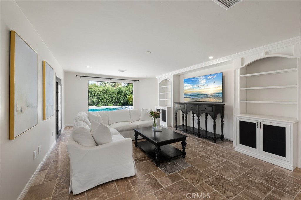 MLS #LG25254374 image #11