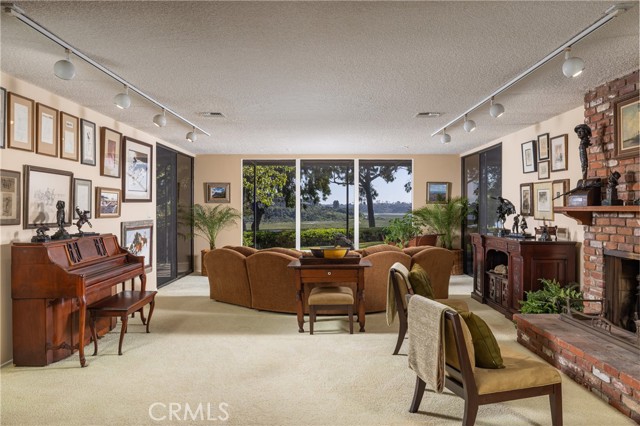Detail Gallery Image 6 of 35 For 2600 Mesa Dr, Newport Beach,  CA 92660 - 6 Beds | 6/2 Baths