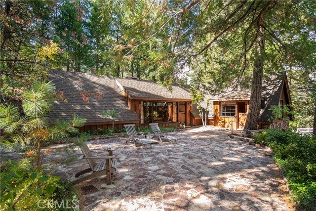 Detail Gallery Image 2 of 24 For 324 Summit Dr, Lake Arrowhead,  CA 92352 - 2 Beds | 2 Baths