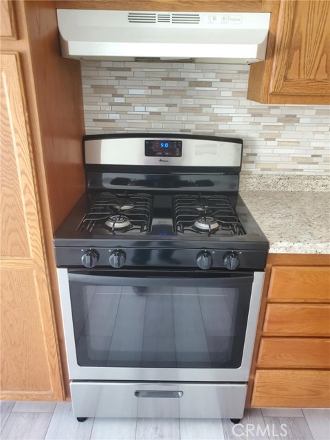 24 Roswell Avenue, Long Beach CA: https://media.crmls.org/medias/7f36aed1-47fc-431f-858d-f5eb4343ad65.jpg