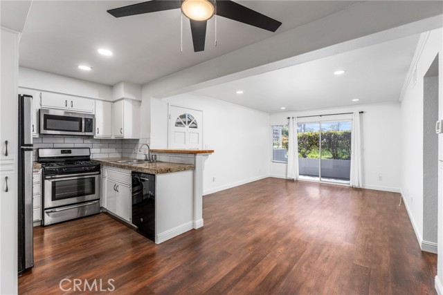 Detail Gallery Image 9 of 37 For 34264 Camino Capistrano #102,  Dana Point,  CA 92624 - 2 Beds | 2 Baths