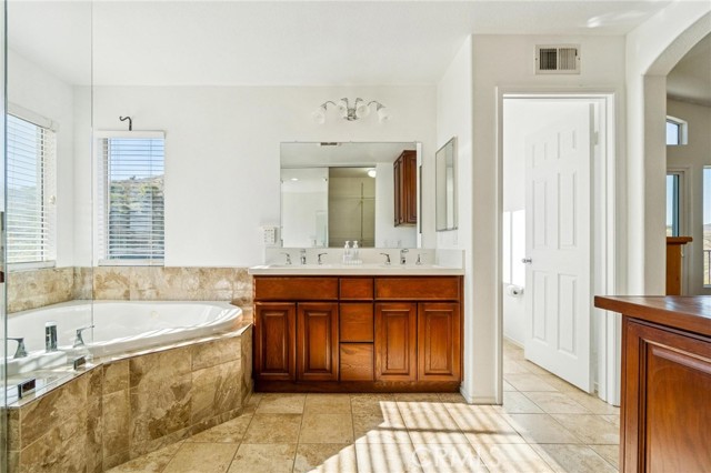 Detail Gallery Image 22 of 44 For 22939 Raintree, Saugus,  CA 91390 - 4 Beds | 3 Baths