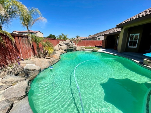 16052 W Middleton Avenue, Kerman CA: https://media.crmls.org/medias/7f394532-81c4-42f4-a54d-c1fbd6707508.jpg