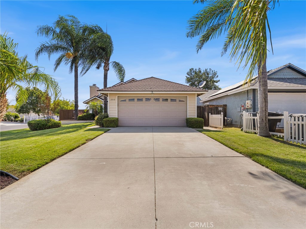 https://media.crmls.org/medias/7f394ba1-4dd5-4836-ba11-f80f777aced1.jpg?preset=X-Large