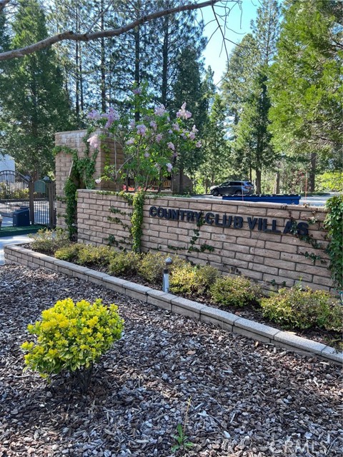 Detail Gallery Image 4 of 4 For 180 Grass Valley #42,  Lake Arrowhead,  CA 92352 - 2 Beds | 2/1 Baths