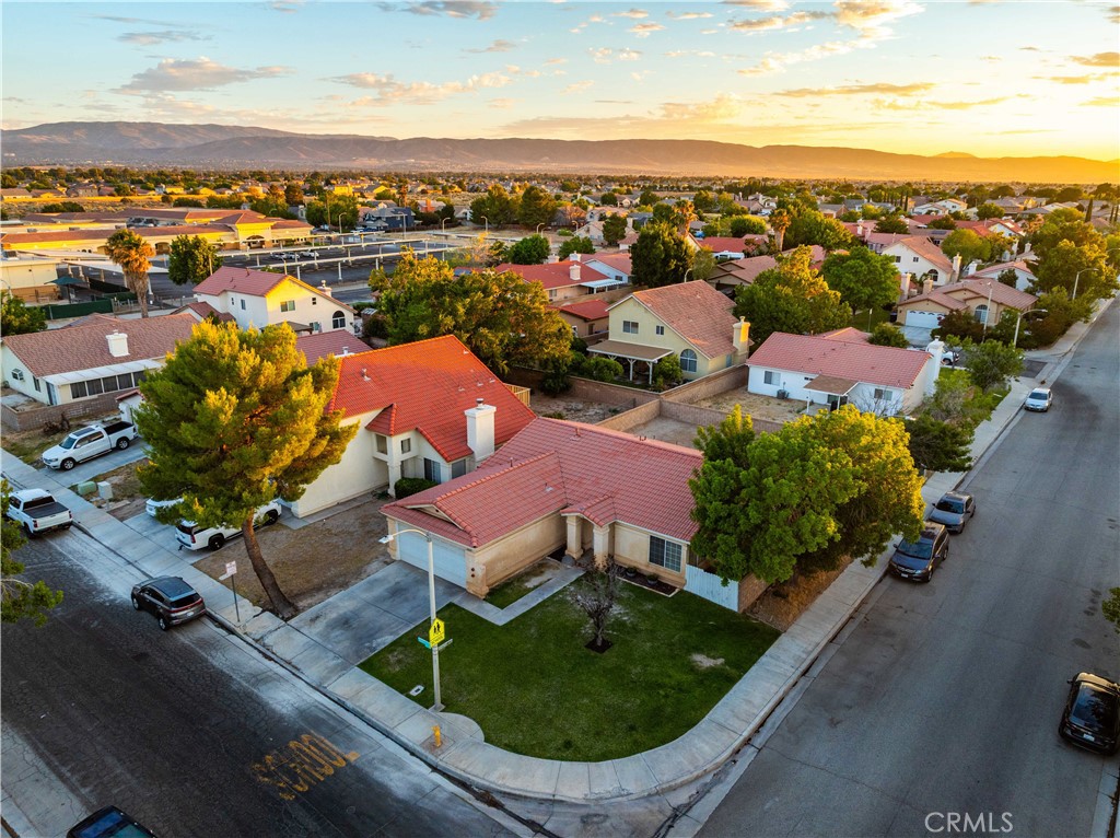 https://media.crmls.org/medias/7f399c31-a7fc-401c-b81b-88b2b2cc0e50.jpg?preset=X-Large