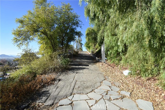 Detail Gallery Image 3 of 61 For 3618 Hemlock Dr, San Bernardino,  CA 92404 - 3 Beds | 2/1 Baths