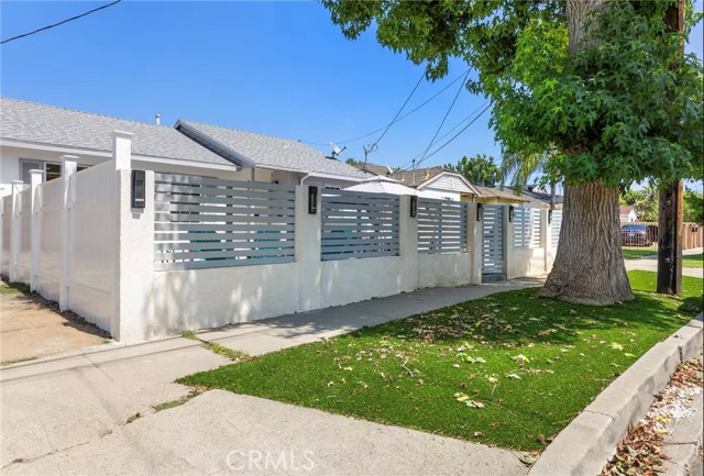 Detail Gallery Image 3 of 23 For 13831 Bessemer, Valley Glen,  CA 91401 - 3 Beds | 2 Baths