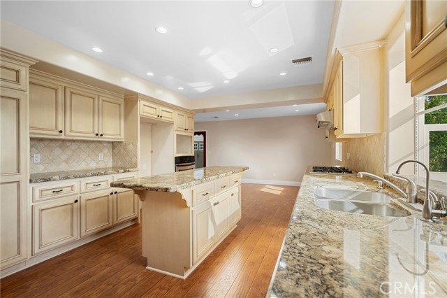 Detail Gallery Image 6 of 20 For 6541 Elmo St, Tujunga,  CA 91042 - 2 Beds | 2/1 Baths