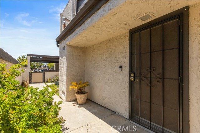 Detail Gallery Image 5 of 39 For 1693 S Heritage Cir, Anaheim,  CA 92804 - 3 Beds | 2 Baths