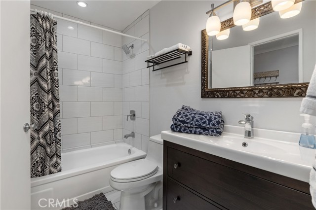 Detail Gallery Image 23 of 26 For 250 the Village #108,  Redondo Beach,  CA 90277 - 1 Beds | 1 Baths