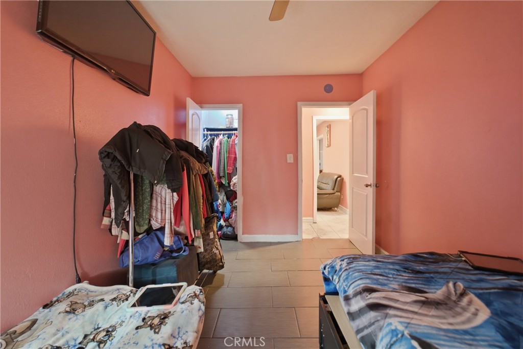 https://media.crmls.org/medias/7f3e0300-ac36-42f3-bcae-8c0e15604b3a.jpg?preset=X-Large