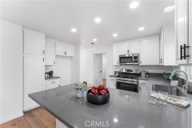 Detail Gallery Image 17 of 46 For 3519 Jupiter Ave, Palmdale,  CA 93550 - 4 Beds | 2 Baths