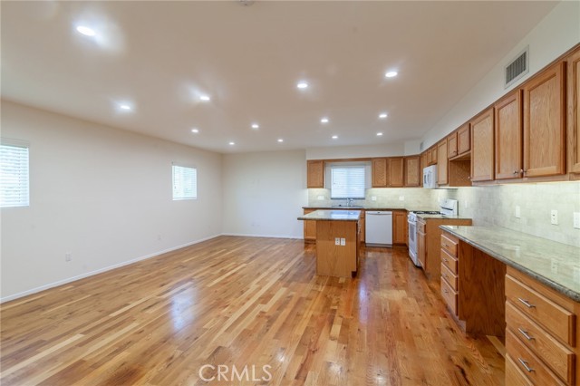 Image 21 of 34 For 10838 Burnet Avenue