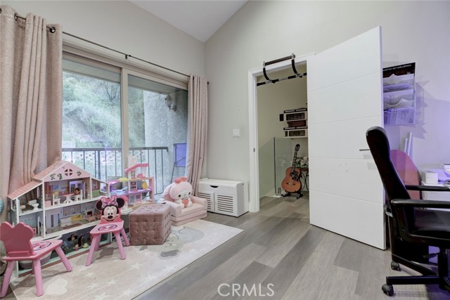 Detail Gallery Image 22 of 41 For 1881 Alpha Rd #17,  Glendale,  CA 91208 - 2 Beds | 3 Baths