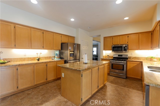 17581 Cedarwood Drive, Riverside CA: https://media.crmls.org/medias/7f3f2dd8-60e1-4693-a9d8-713769b816c7.jpg
