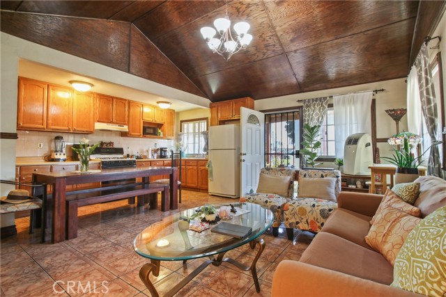 1419 S Redondo Boulevard, Los Angeles CA: https://media.crmls.org/medias/7f3f5141-7e3b-4faf-b514-b43c3ffbf50a.jpg