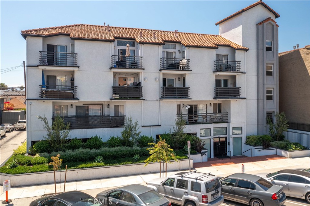 327 Chestnut Avenue #201
