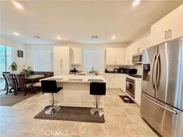 16584 Poppy Seed Ln, Fontana CA: https://media.crmls.org/medias/7f40feb2-3496-4bf1-9a3b-c198eb87a782.jpg