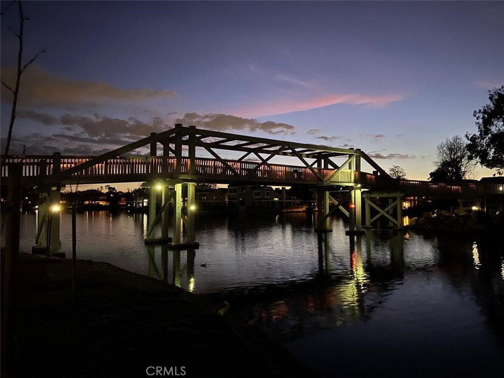 https://media.crmls.org/medias/7f418c1b-c512-433b-9df3-f7a31869f0f9.jpg?preset=X-Large