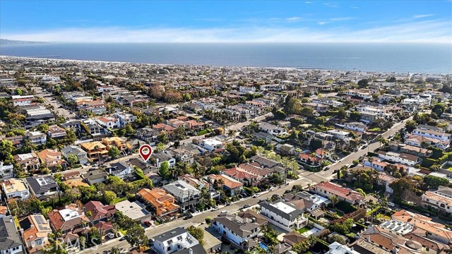 927 9th Street, Manhattan Beach, California 90266, 4 Bedrooms Bedrooms, ,2 BathroomsBathrooms,Residential,For Sale,9th Street,SB24101906