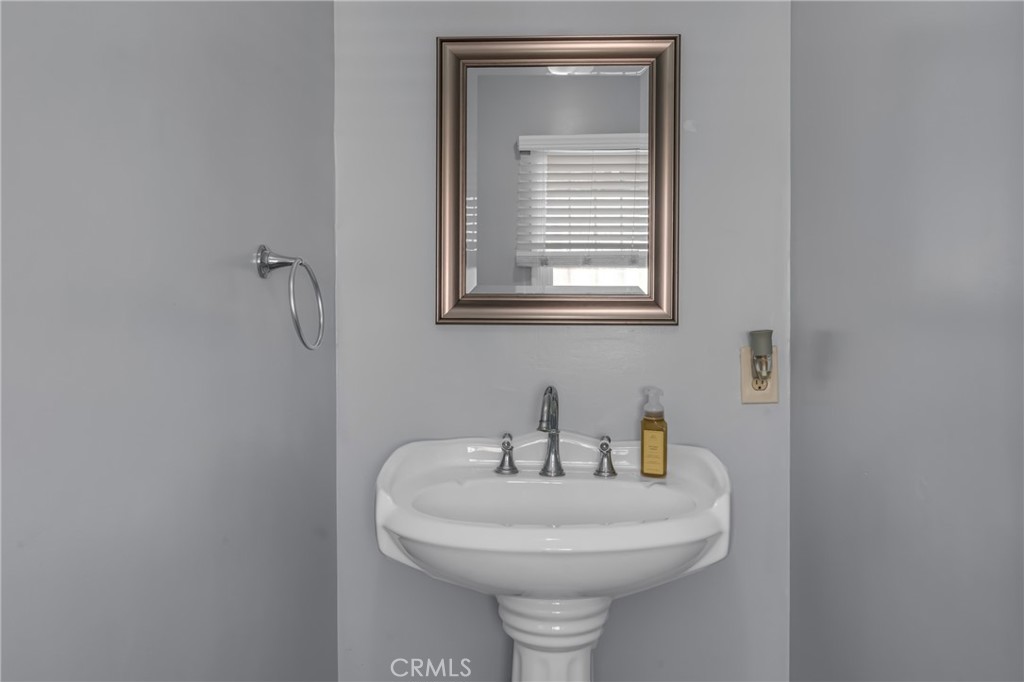 https://media.crmls.org/medias/7f42b82d-8389-4b90-ab12-d4c58c988d94.jpg?preset=X-Large