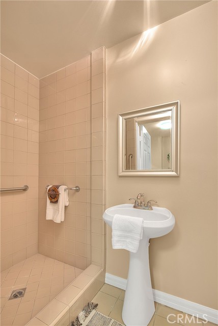 Detail Gallery Image 37 of 75 For 900 S Longwood Ave, Los Angeles,  CA 90019 - 4 Beds | 3/1 Baths