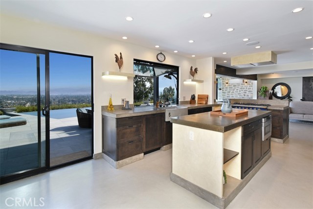 Detail Gallery Image 13 of 41 For 6100 Maury Ave, Woodland Hills,  CA 91367 - 4 Beds | 2/1 Baths