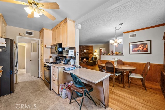 21041 Lanark Street, Canoga Park CA: https://media.crmls.org/medias/7f43c580-62d4-47ea-9b78-9ae865b65fb6.jpg