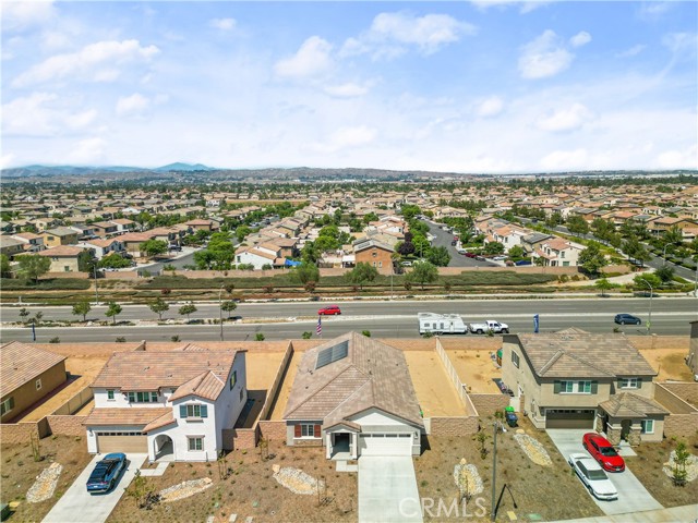 Detail Gallery Image 5 of 33 For 2042 Renata Dr, Perris,  CA 92571 - 4 Beds | 3 Baths