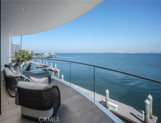 3 The Point, Coronado CA: https://media.crmls.org/medias/7f44808b-84af-4542-98a0-73cd1e3c58a2.jpg