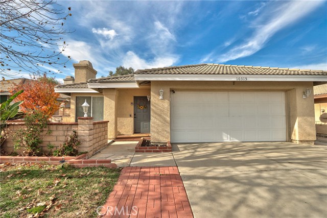 Detail Gallery Image 1 of 31 For 10315 Crossing Green Cir, Moreno Valley,  CA 92557 - 3 Beds | 2 Baths