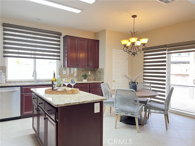 Detail Gallery Image 12 of 49 For 36613 Wandering Pl, Murrieta,  CA 92563 - 5 Beds | 4 Baths