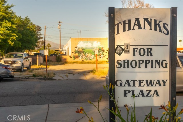 605 Ruiz Street, Redlands CA: https://media.crmls.org/medias/7f456638-320e-41f4-85fe-b9c70feaa343.jpg