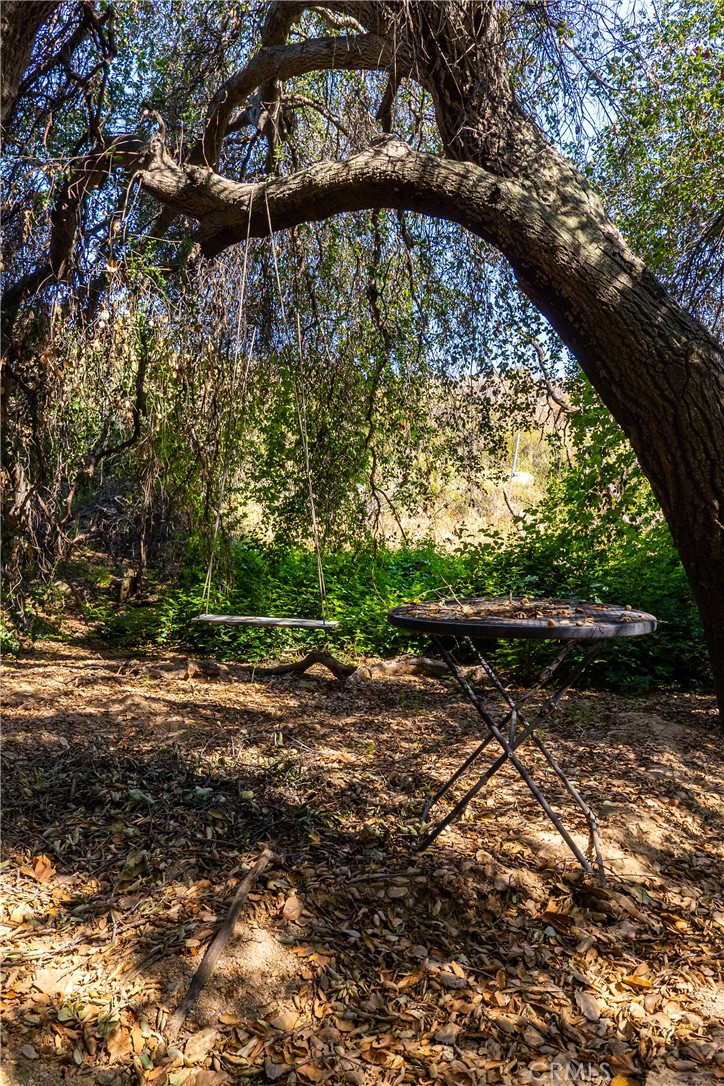 https://media.crmls.org/medias/7f4598d0-1190-4ae3-b3ac-6cb1a22b98e6.jpg?preset=X-Large