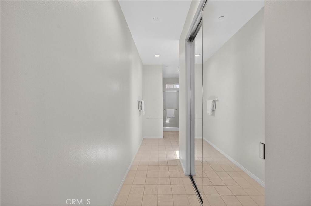 https://media.crmls.org/medias/7f463049-6652-4e26-b328-52e9eac656e2.jpg?preset=X-Large