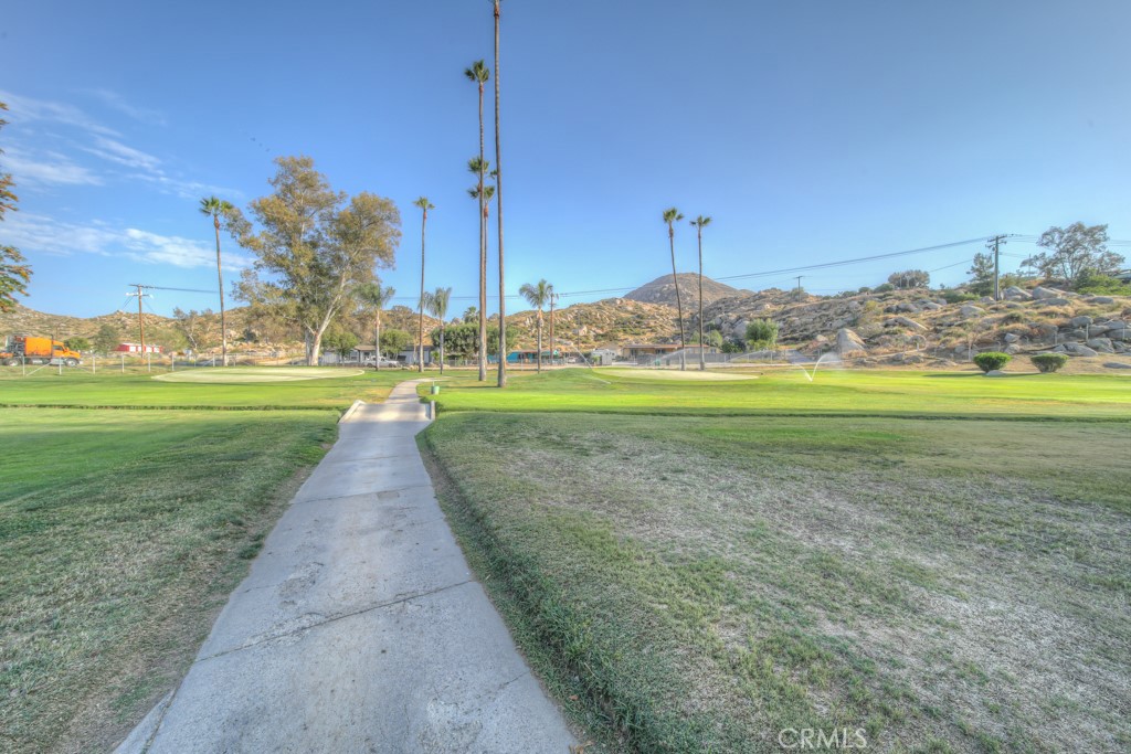 https://media.crmls.org/medias/7f46458a-cf7a-4b81-ba8d-362a85f0022a.jpg?preset=X-Large