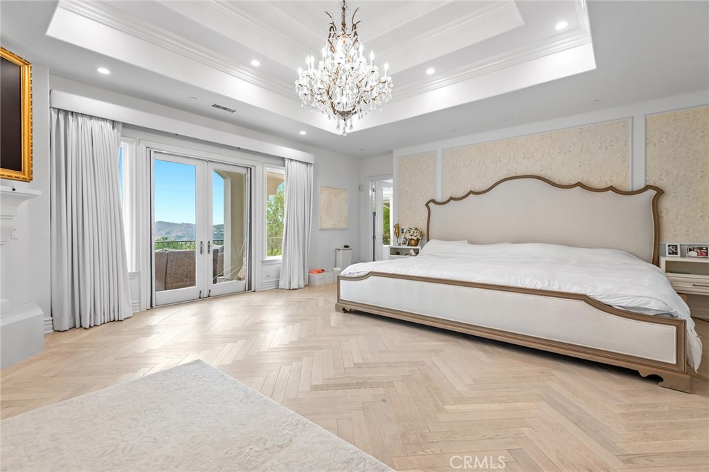 https://media.crmls.org/medias/7f465042-b03b-43cf-9e56-c75828714e84.jpg?preset=X-Large