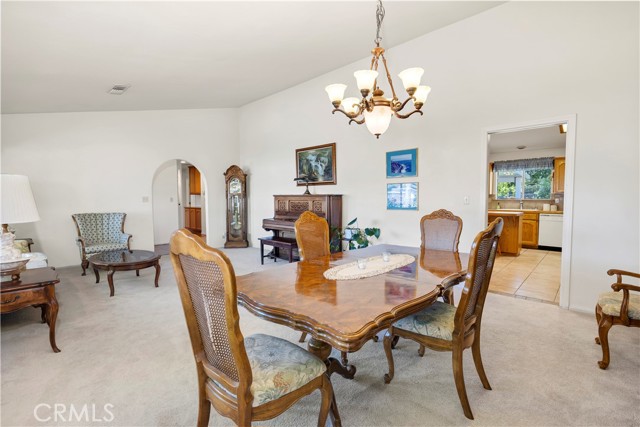 274 N Hemet Street, Hemet CA: https://media.crmls.org/medias/7f46c4cc-fa82-4dfd-8e4c-096a235ff4e1.jpg