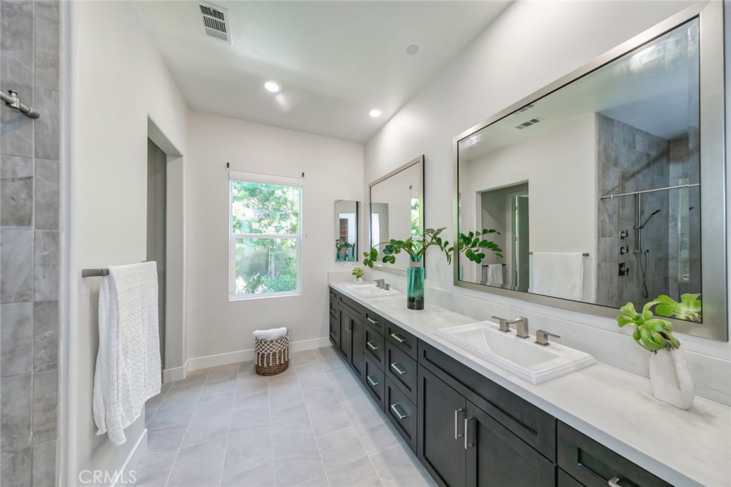 MLS #OC25221565 image #23