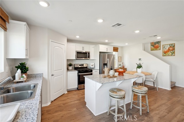 Detail Gallery Image 4 of 16 For 14055 Carina St, Moreno Valley,  CA 92555 - 4 Beds | 2/1 Baths